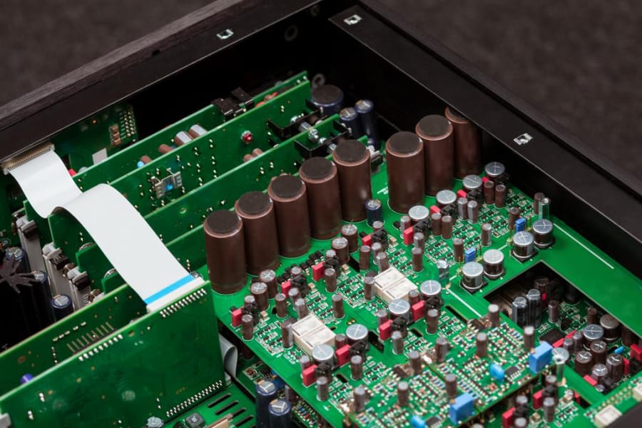 兩層pcb板結(jié)構(gòu)參數(shù)，兩層pcb堆疊分層什么意思？